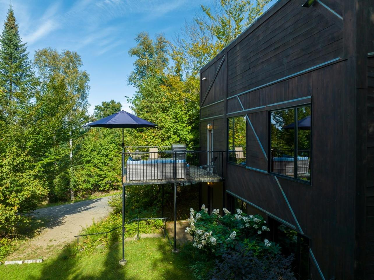 La Romane Stylish forest chalet w spa