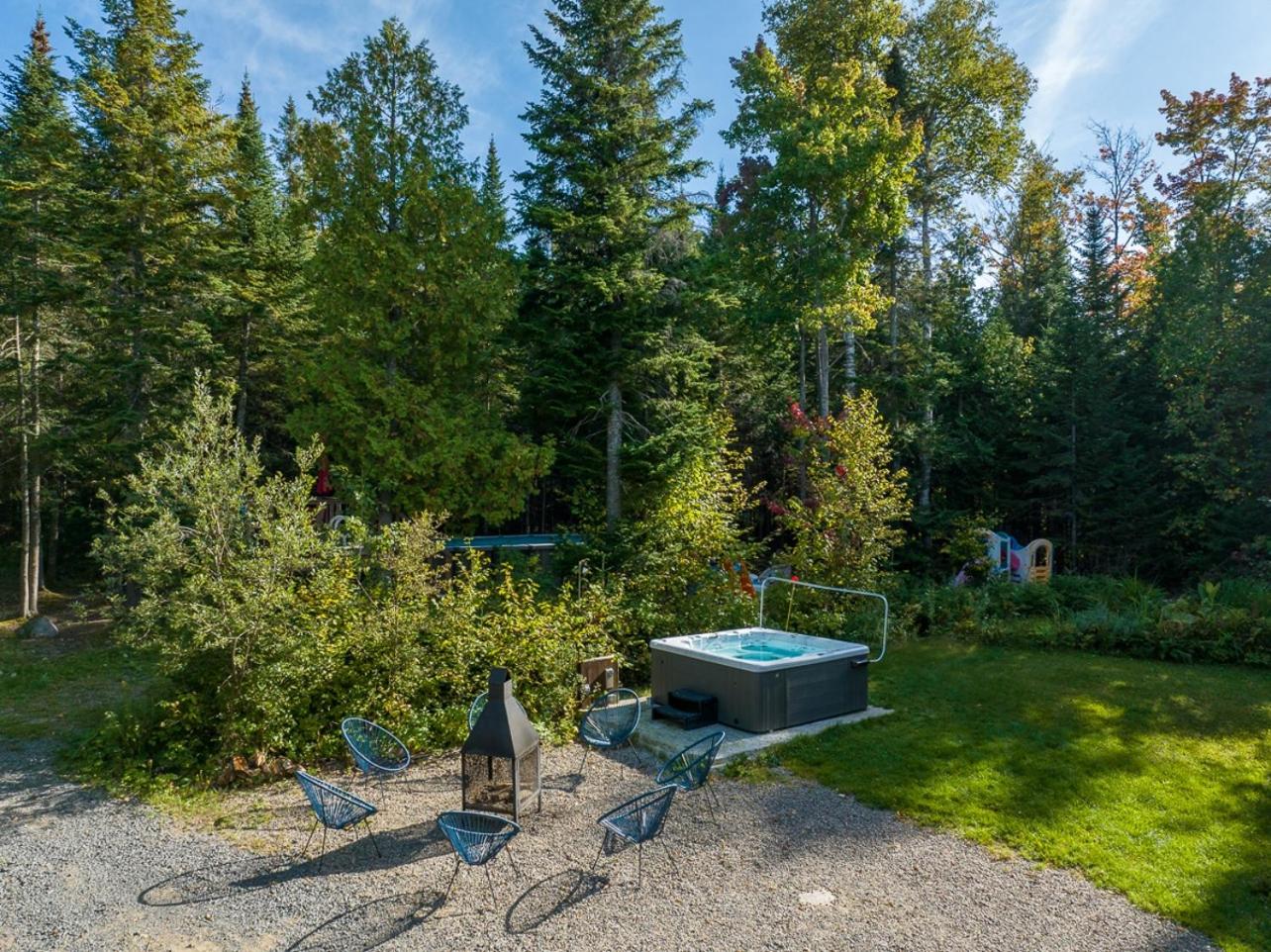 La Romane Stylish forest chalet w spa