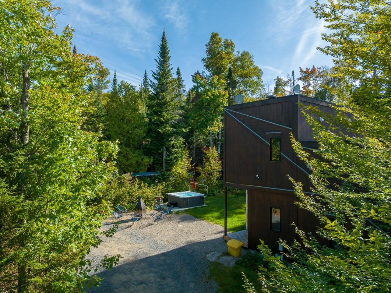 La Romane Stylish forest chalet w spa