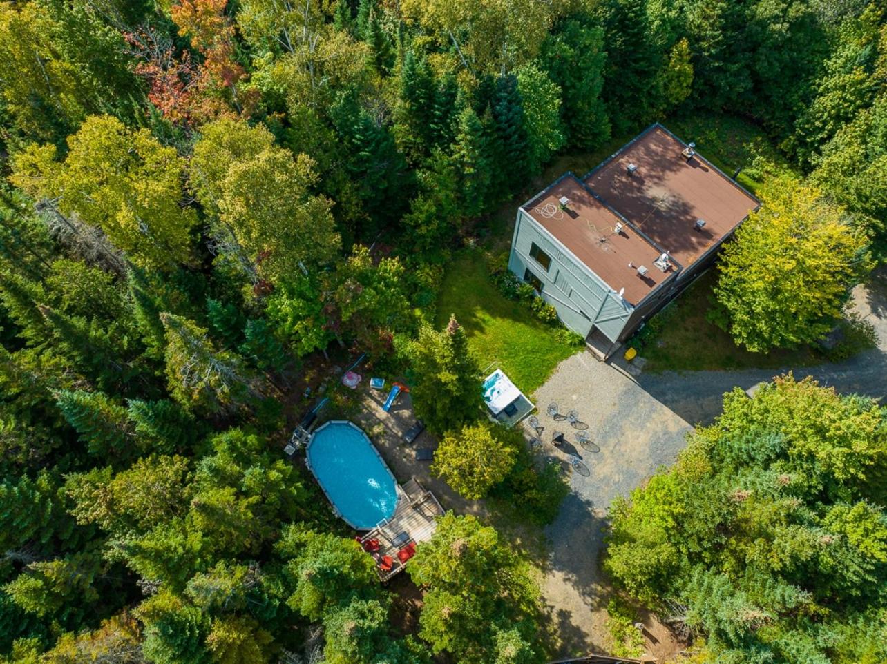 La Romane Stylish forest chalet w spa