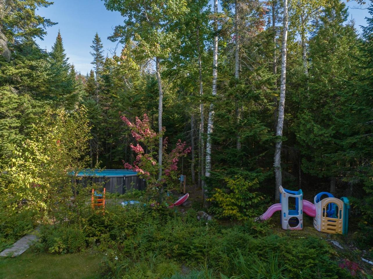 La Romane Stylish forest chalet w spa