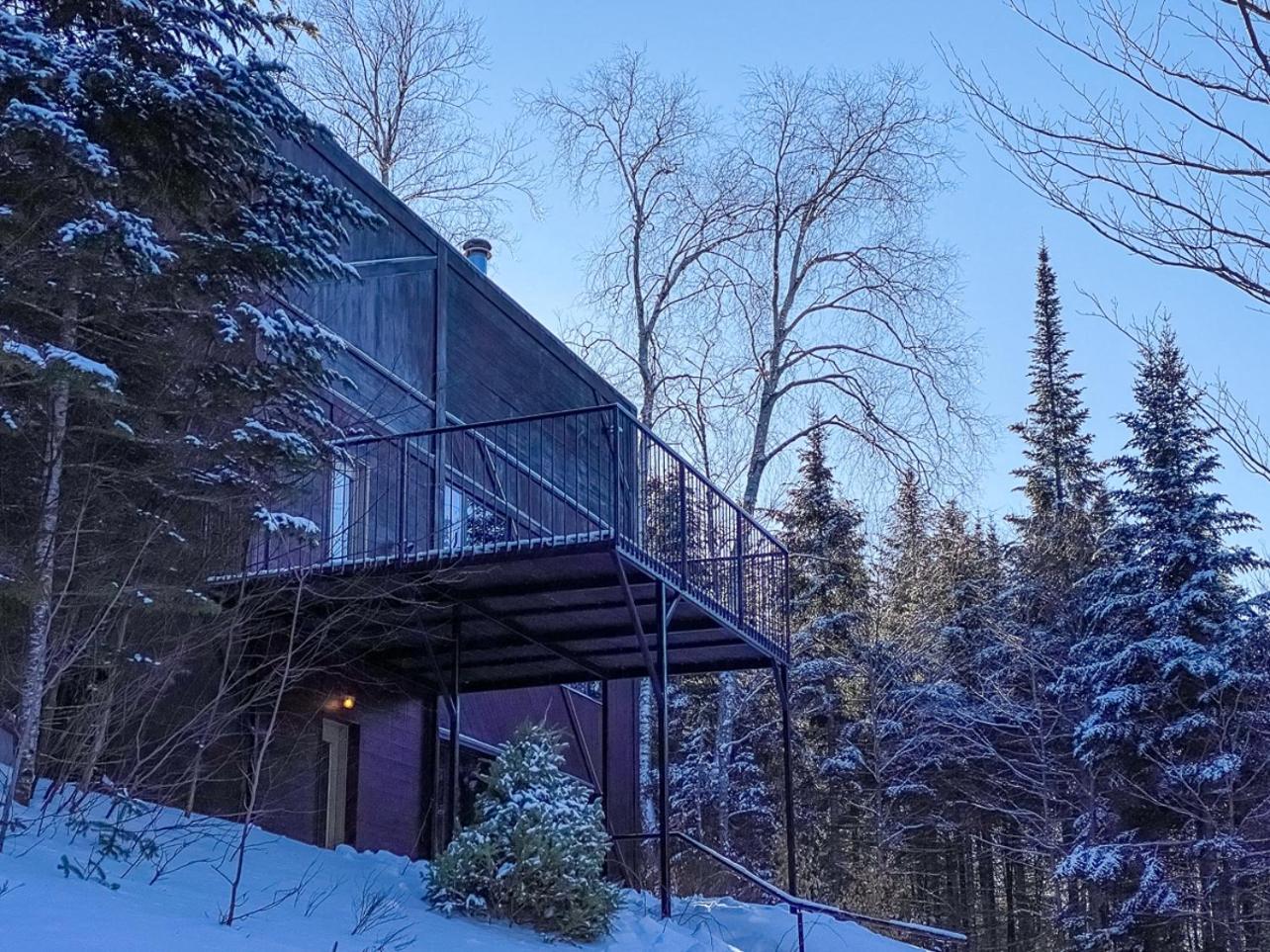 La Romane Stylish forest chalet w spa