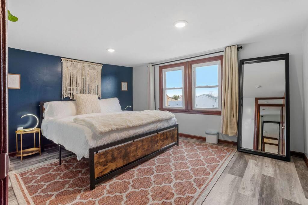 Renovated 6BR 2BA AC home and Game Room view 4