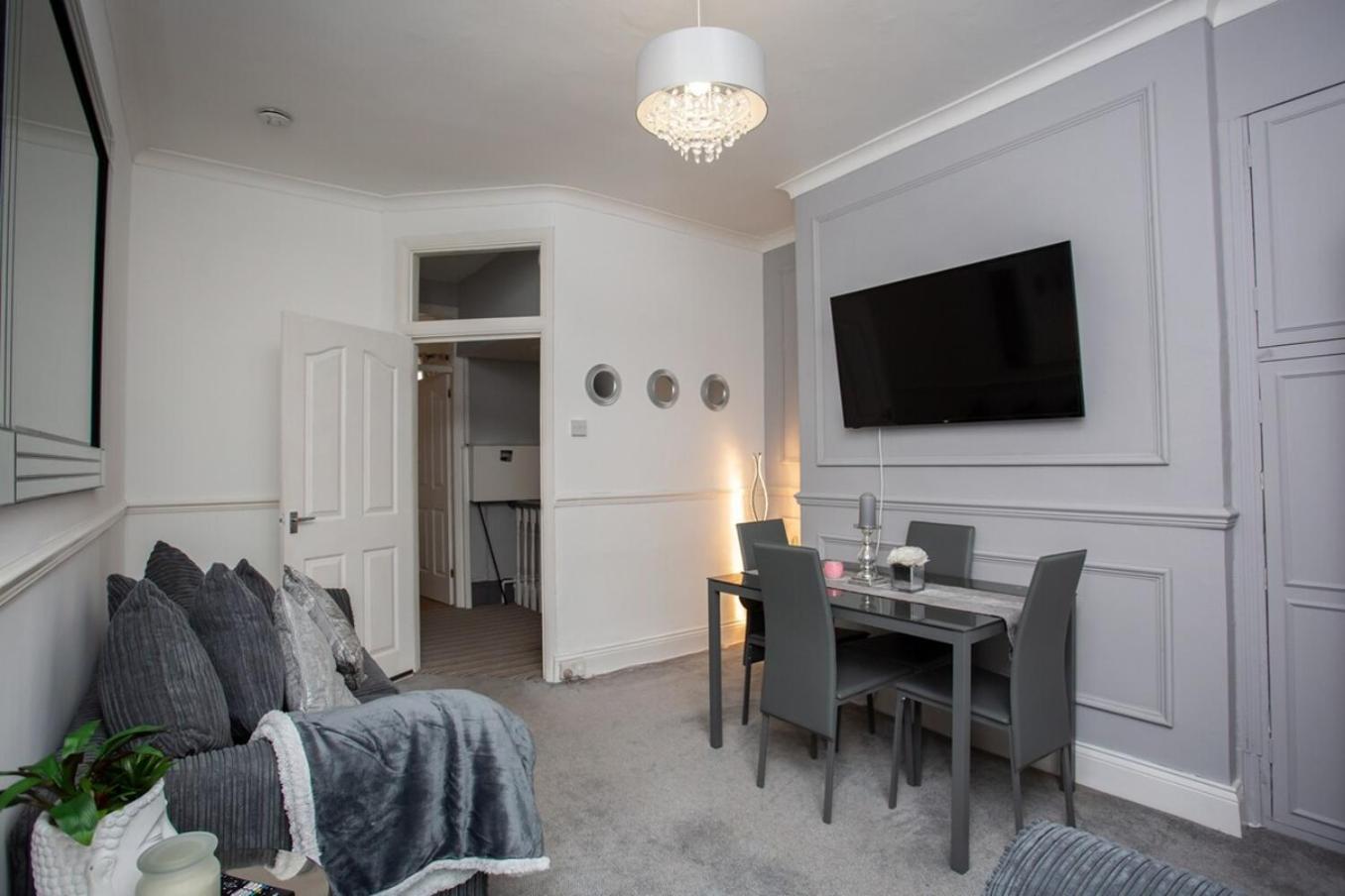 Vacant Nests - The Brighton view 4