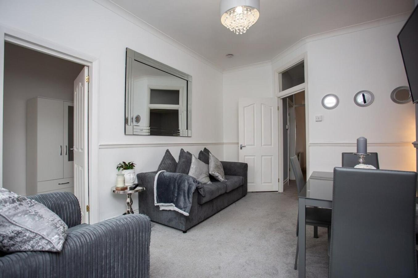 Vacant Nests - The Brighton view 5