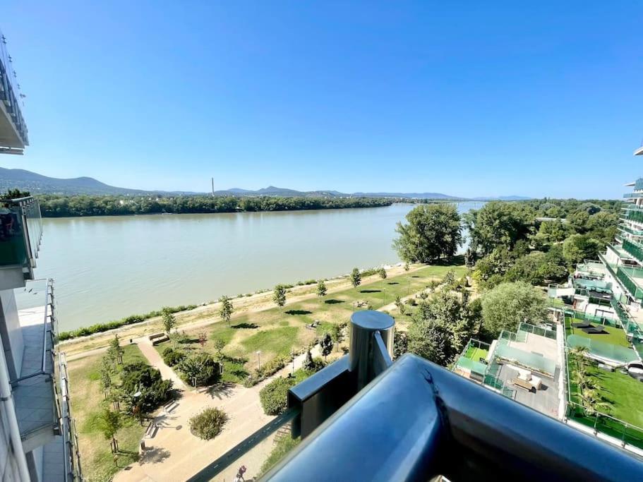 Riverfront Suite Free Parking