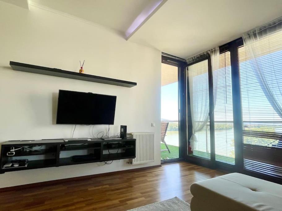 Riverfront Suite Free Parking