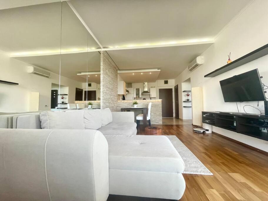 Riverfront Suite Free Parking