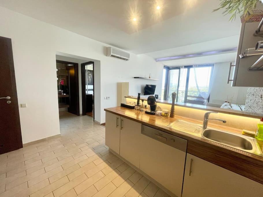 Riverfront Suite Free Parking