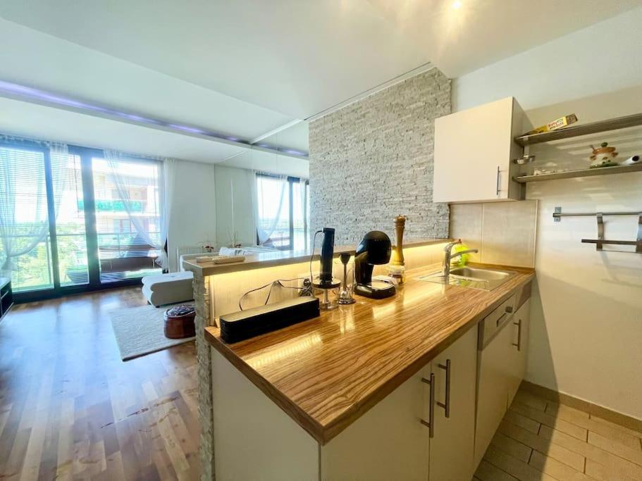 Riverfront Suite Free Parking