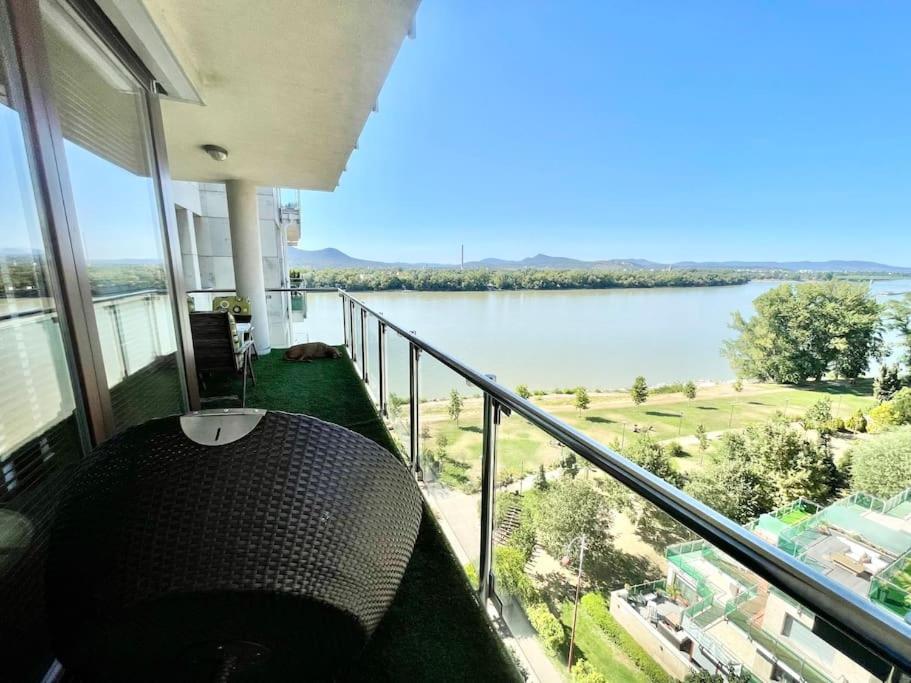 Riverfront Suite Free Parking