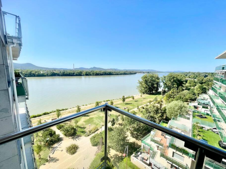 Riverfront Suite Free Parking