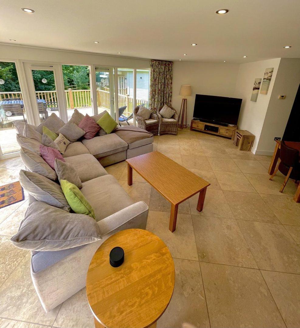 Trewhiddle Retreat V12 by Together Travel - Luxury 4-Bedroom Villa view 4