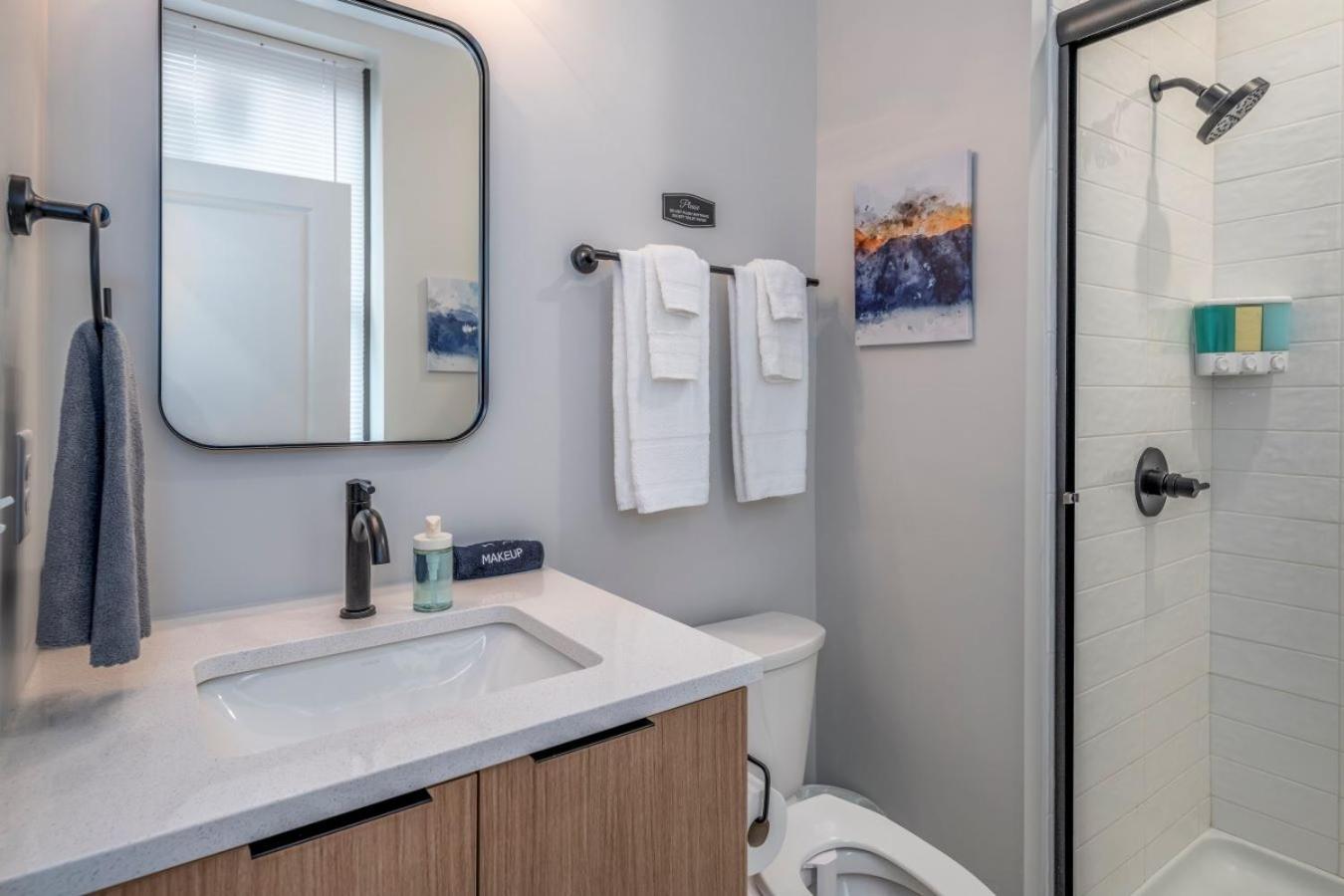 Central Over-the-Rhine, 3 Lux Queen Beds, Steps to TQL, Findlay Market & Light Rail, Fast Wifi, Sleeps 7ppl view 4