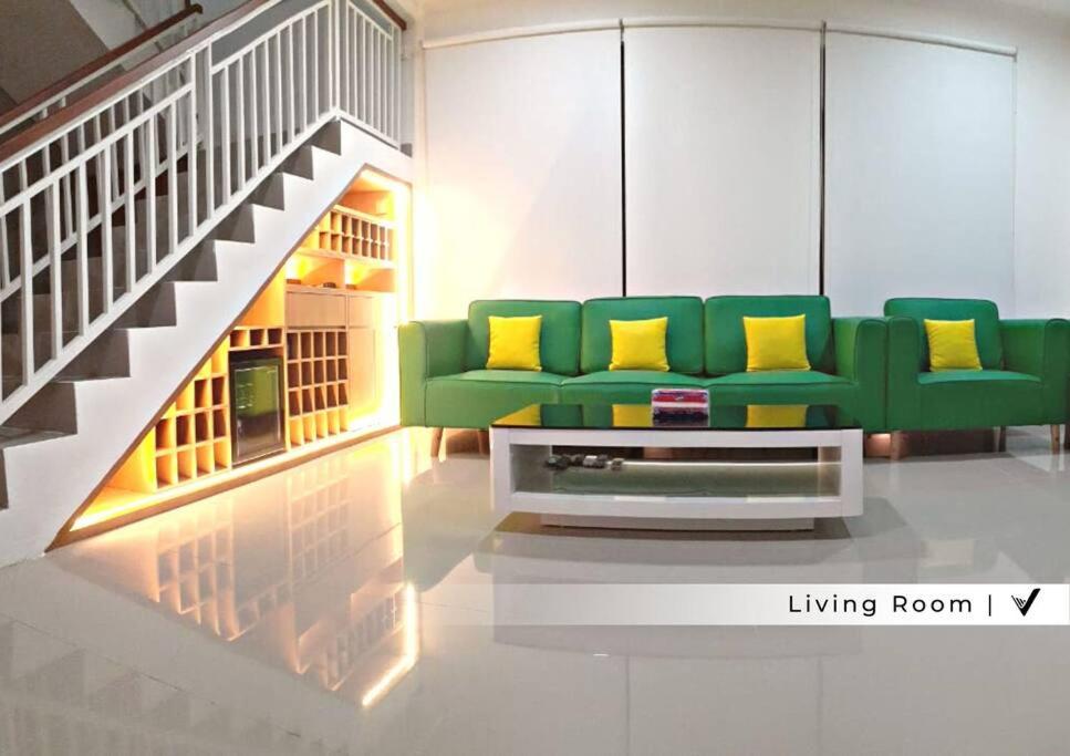 Palm Spring Batam 3 Bedroom view 3