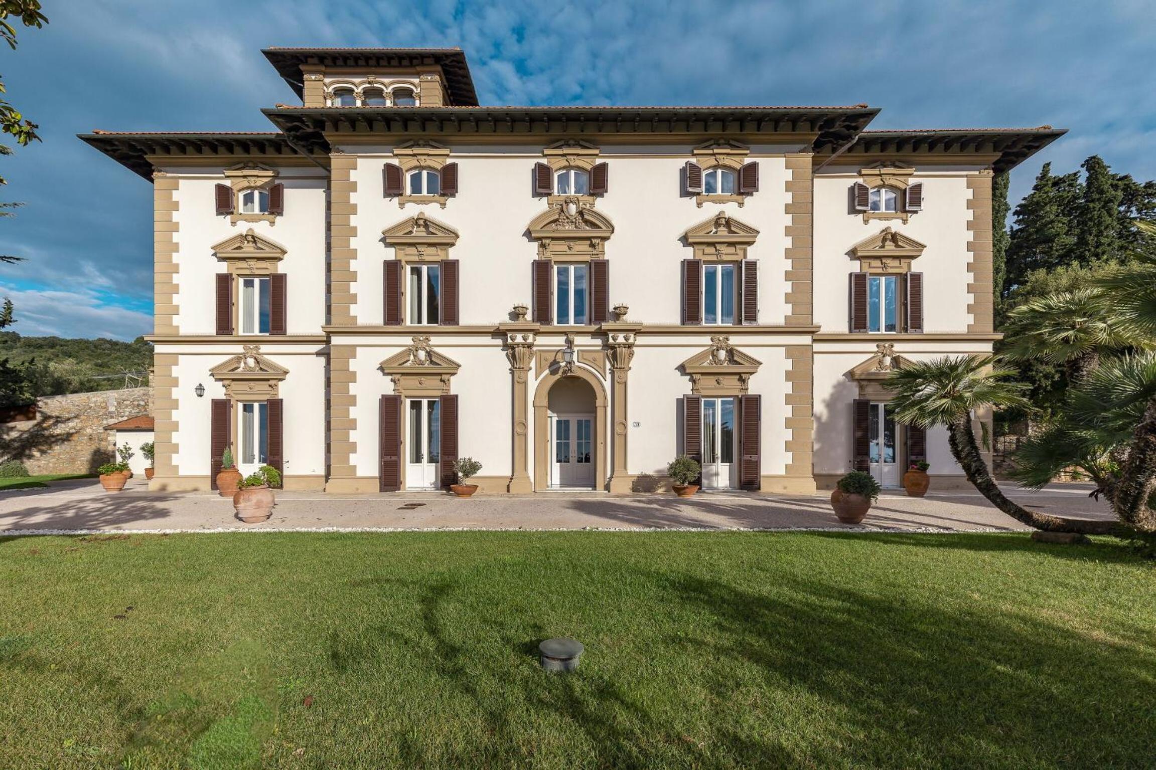Villa Paola 16 view 3