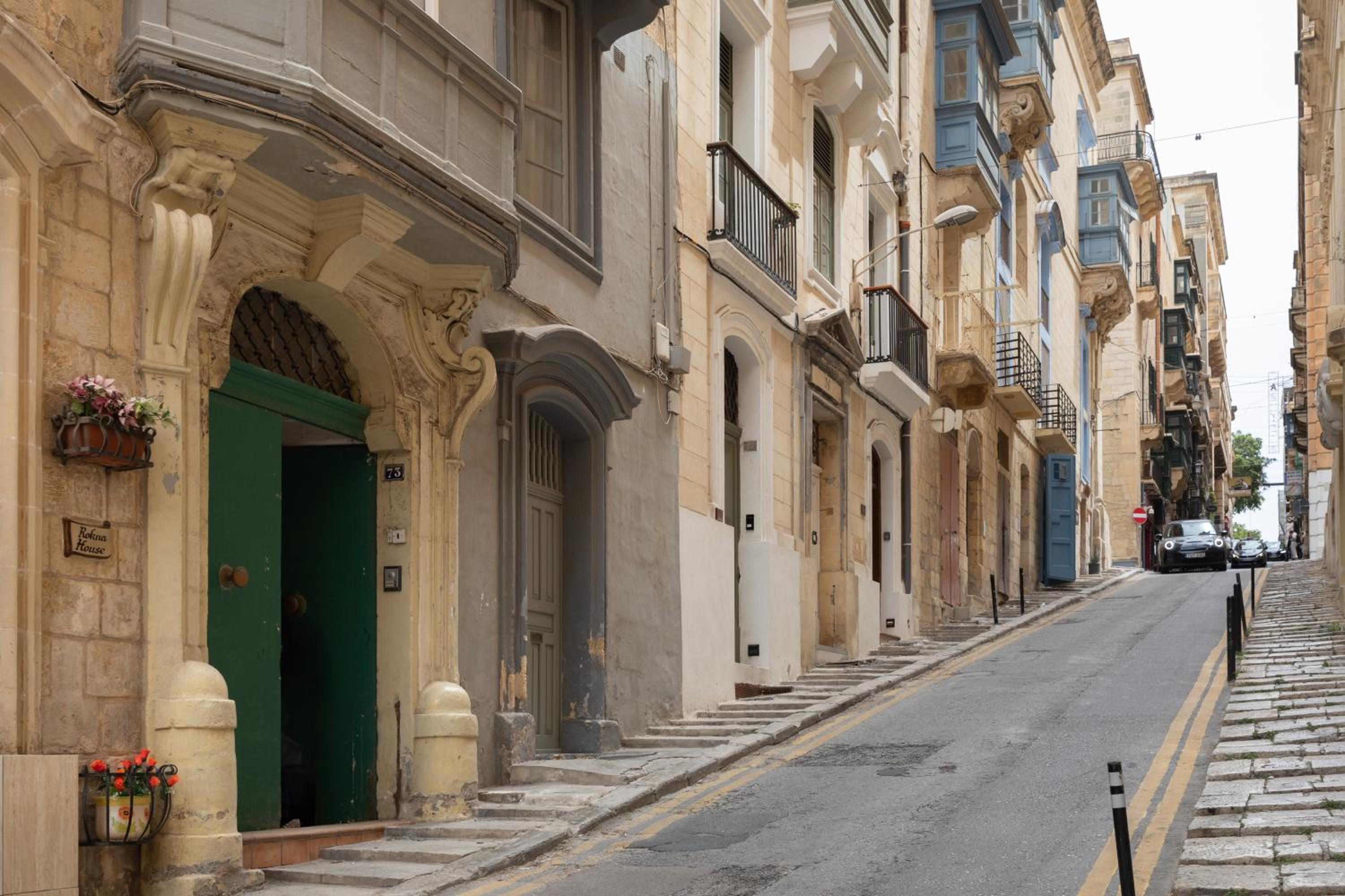 Traditional Apartment with Maltese Internal Court Yard - Designed with Traditional Stone and Tiling photo 4