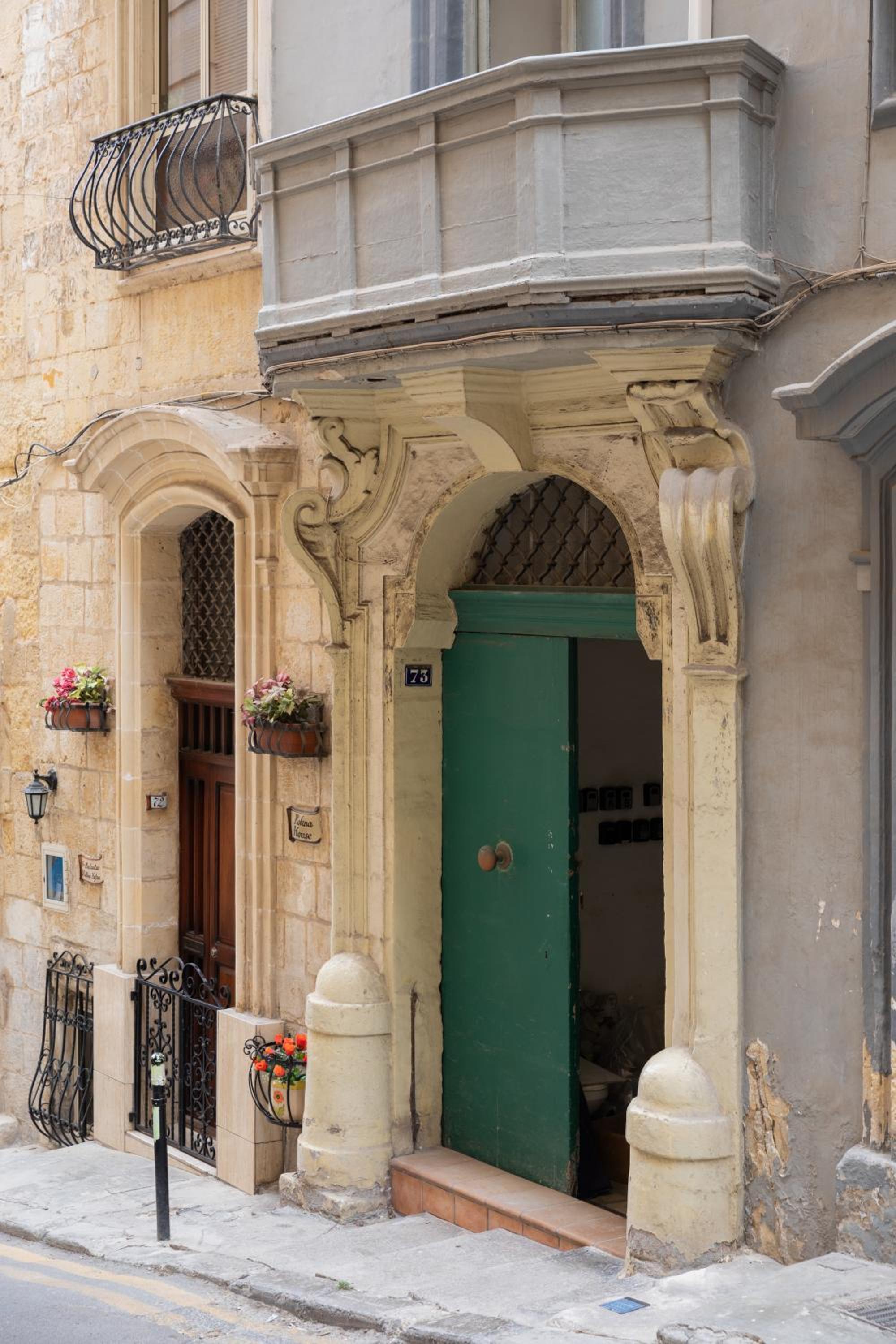 Traditional Apartment with Maltese Internal Court Yard - Designed with Traditional Stone and Tiling photo 3