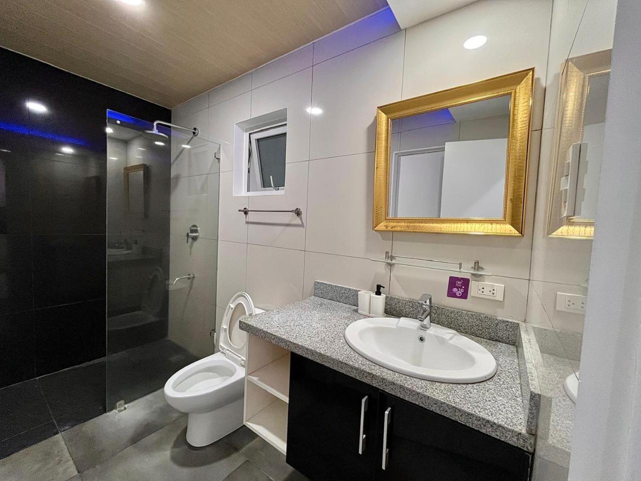 Sheryll Escapes - Kandi Palace Grand 2 BR! Housekeeping, Internet! view 3