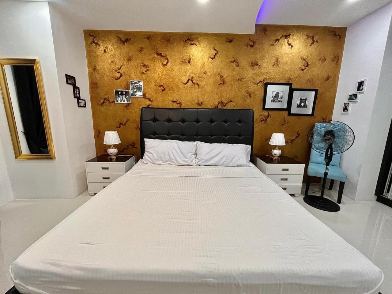 Sheryll Escapes - Kandi Palace Grand 2 BR! Housekeeping, Internet! view 5