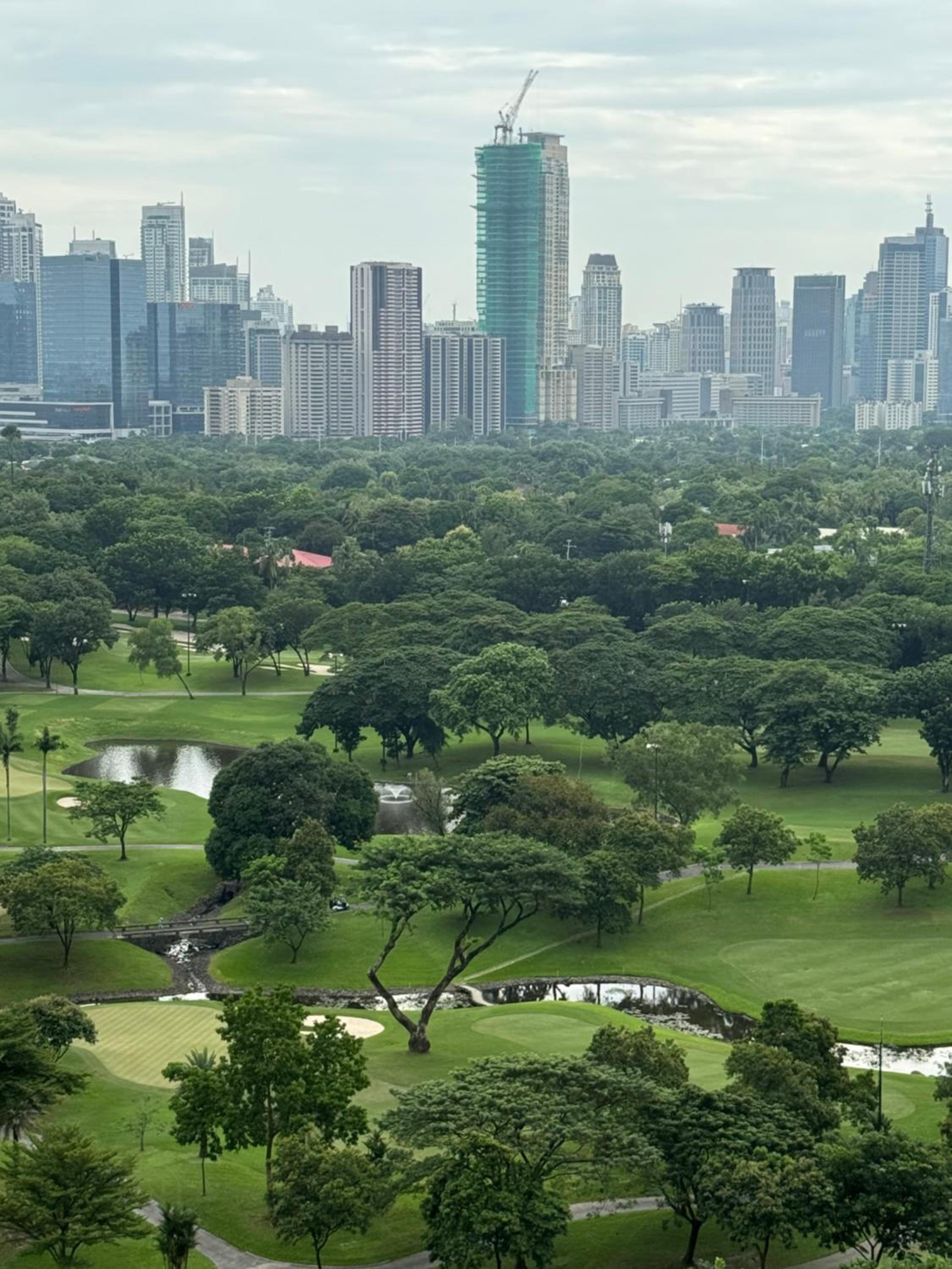 Minimalist Luxury Spacious 1 Bedroom in Burgos Circle view 3