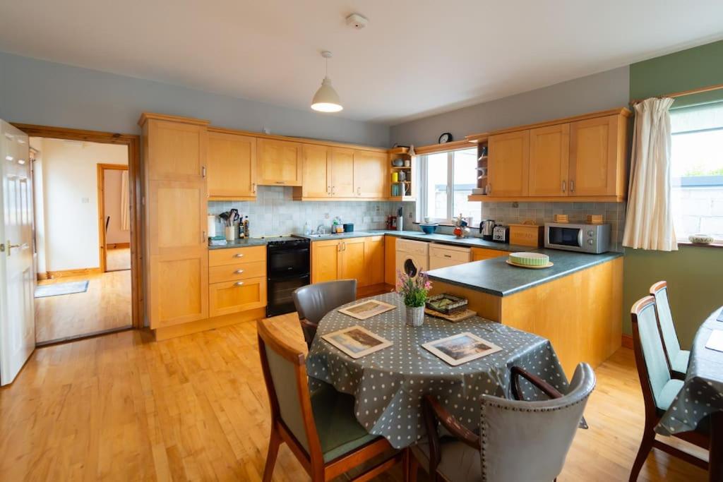 Dingle Harbour Hideaway view 4