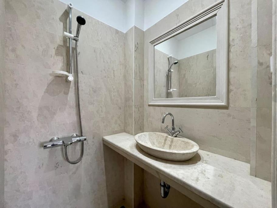 2BD on Vitosha Street by Cosher