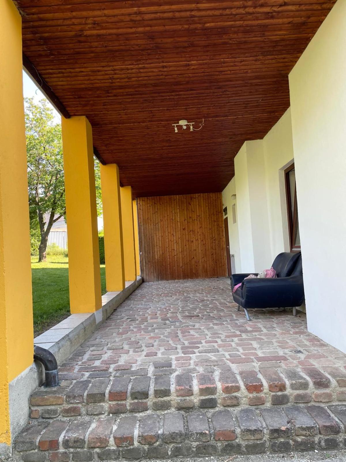 Hollabrunn-Rest-Relaxation-Garden contactless check-in