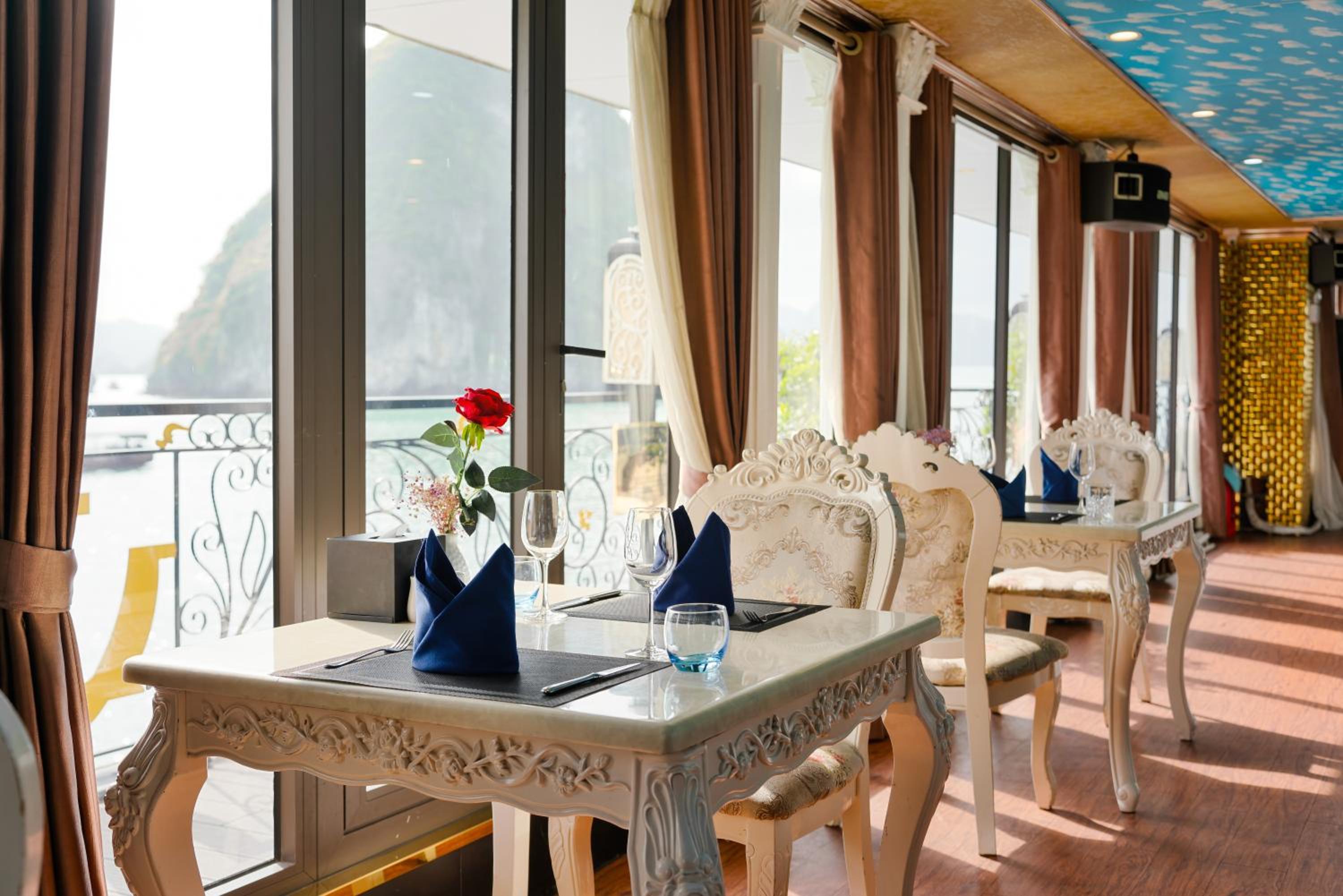 HaLONG AQUAMARINE ROYAL CRUISE
