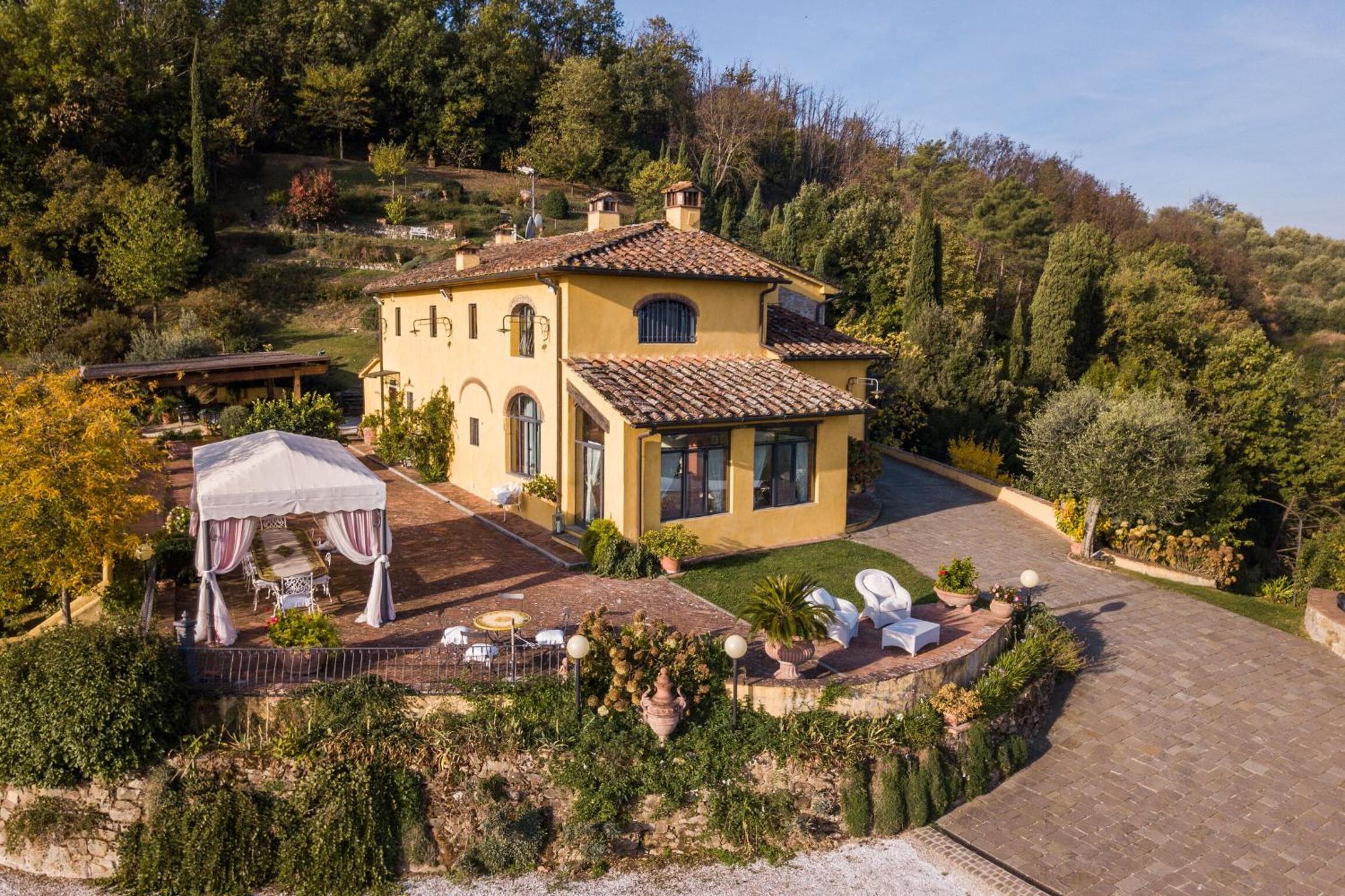 Villa Sole Di Toscana view 3
