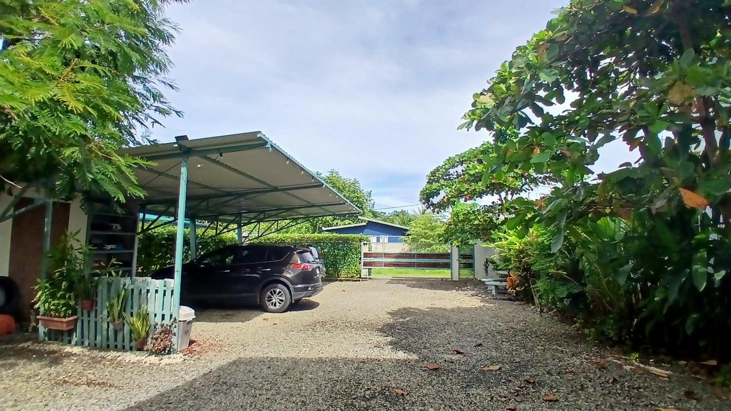 Apartamento con Terraza y Vista al Jardín