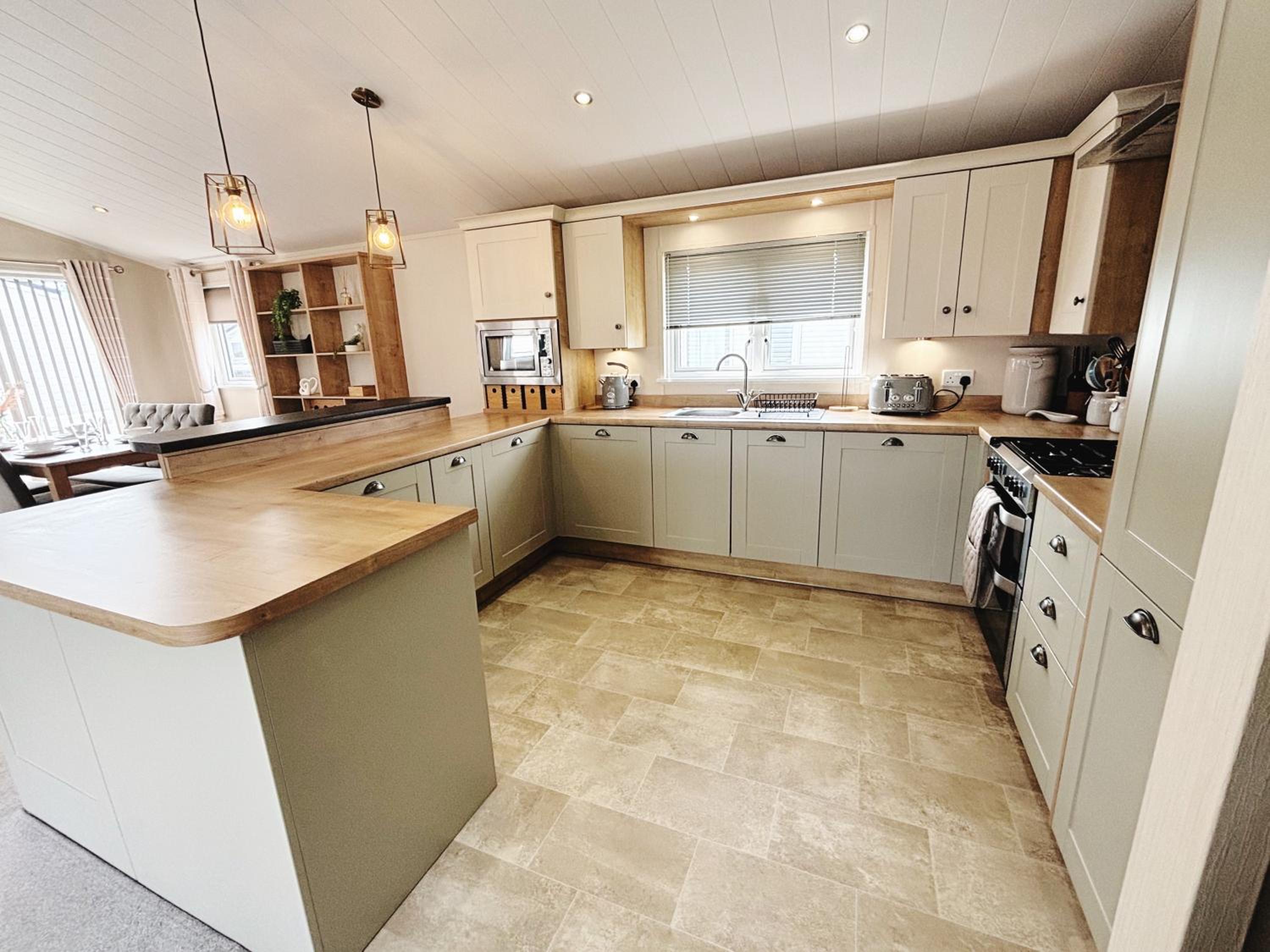 2 Lakeside, Luxury lodge with private garden & parking view 2