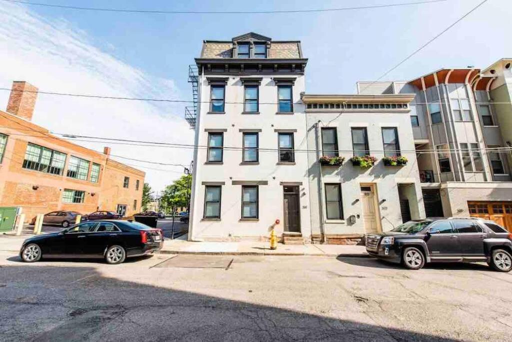Prime OTR, Steps to TQL Stadium, Findlay & Free Light Rail, Lux King Bed, 55in Smart TV view 2