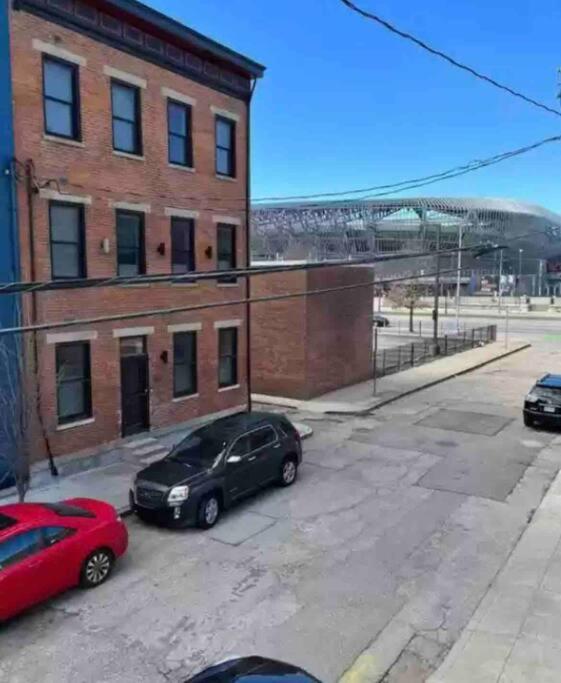 Prime OTR, Steps to TQL Stadium, Findlay & Free Light Rail, Lux King Bed, 55in Smart TV view 3