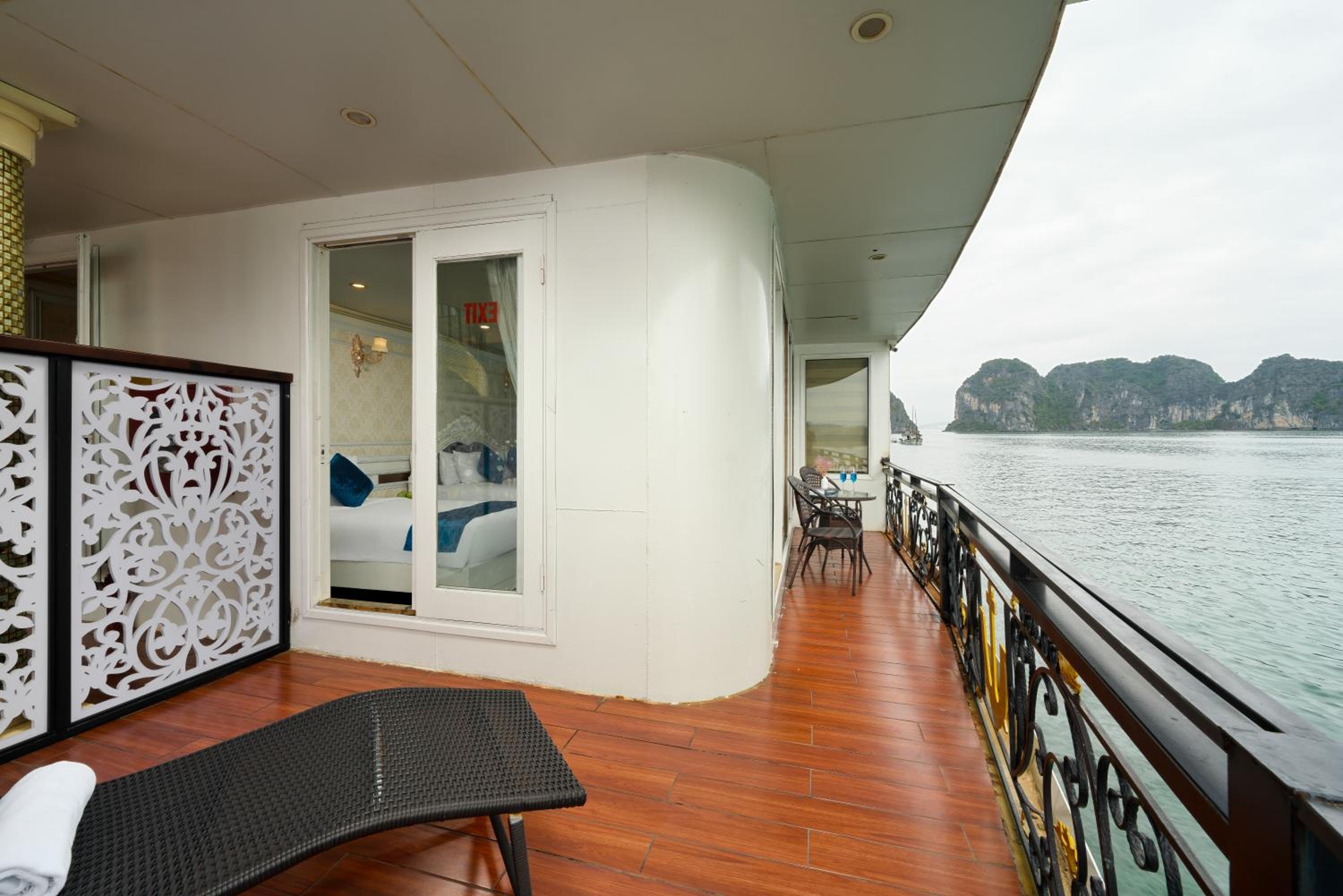 HaLONG AQUAMARINE ROYAL CRUISE