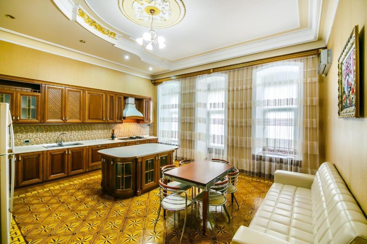 VIP Apartment HARD ROCK Cafe