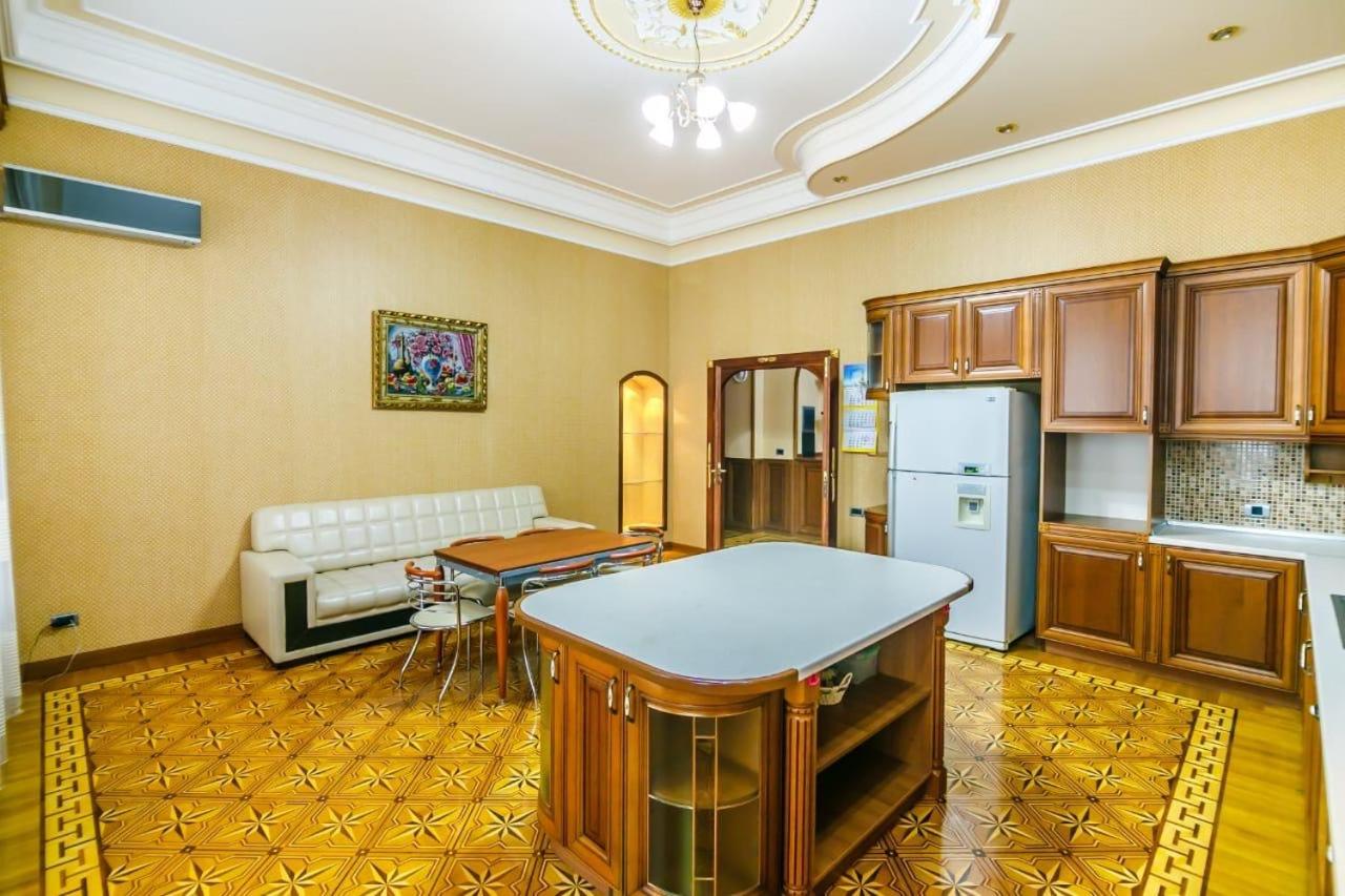 VIP Apartment HARD ROCK Cafe