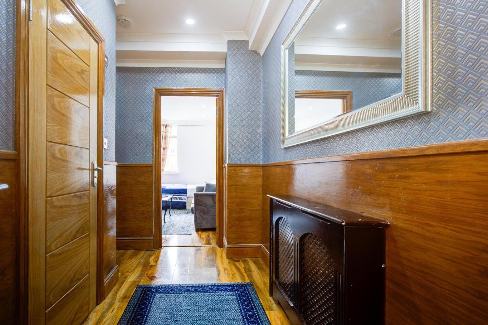 Marble Arch Service Apartment