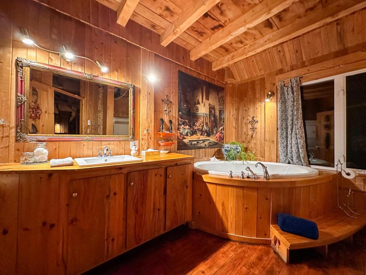 Ô Refuge Classic Chalet, Hot tub & Scenic view