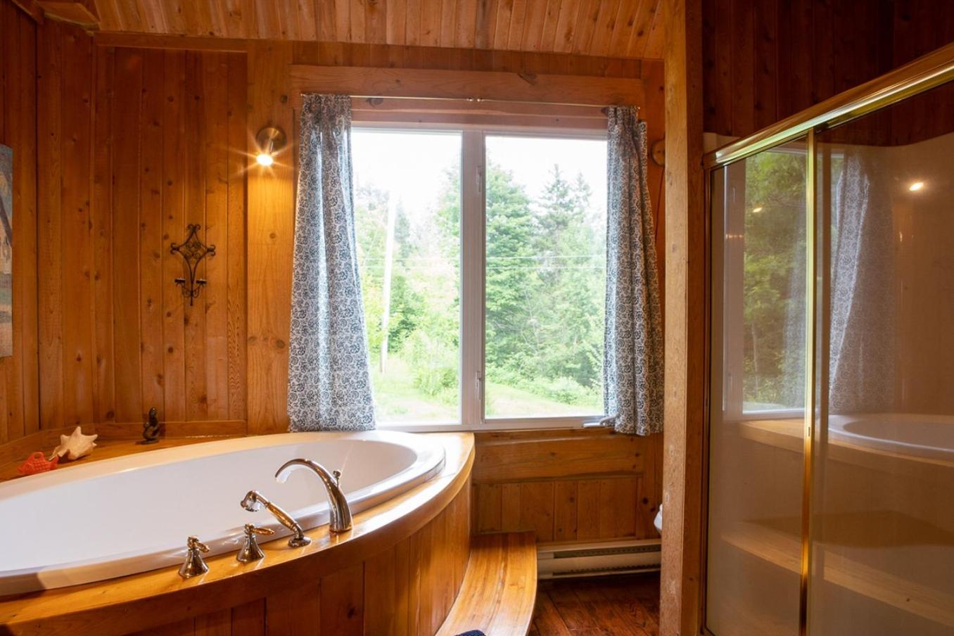 Ô Refuge Classic Chalet, Hot tub & Scenic view