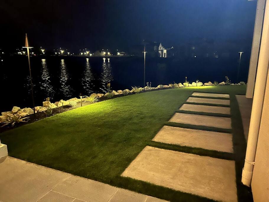 Waterfront Resort Style Villa - 5 min to fastwater view 5