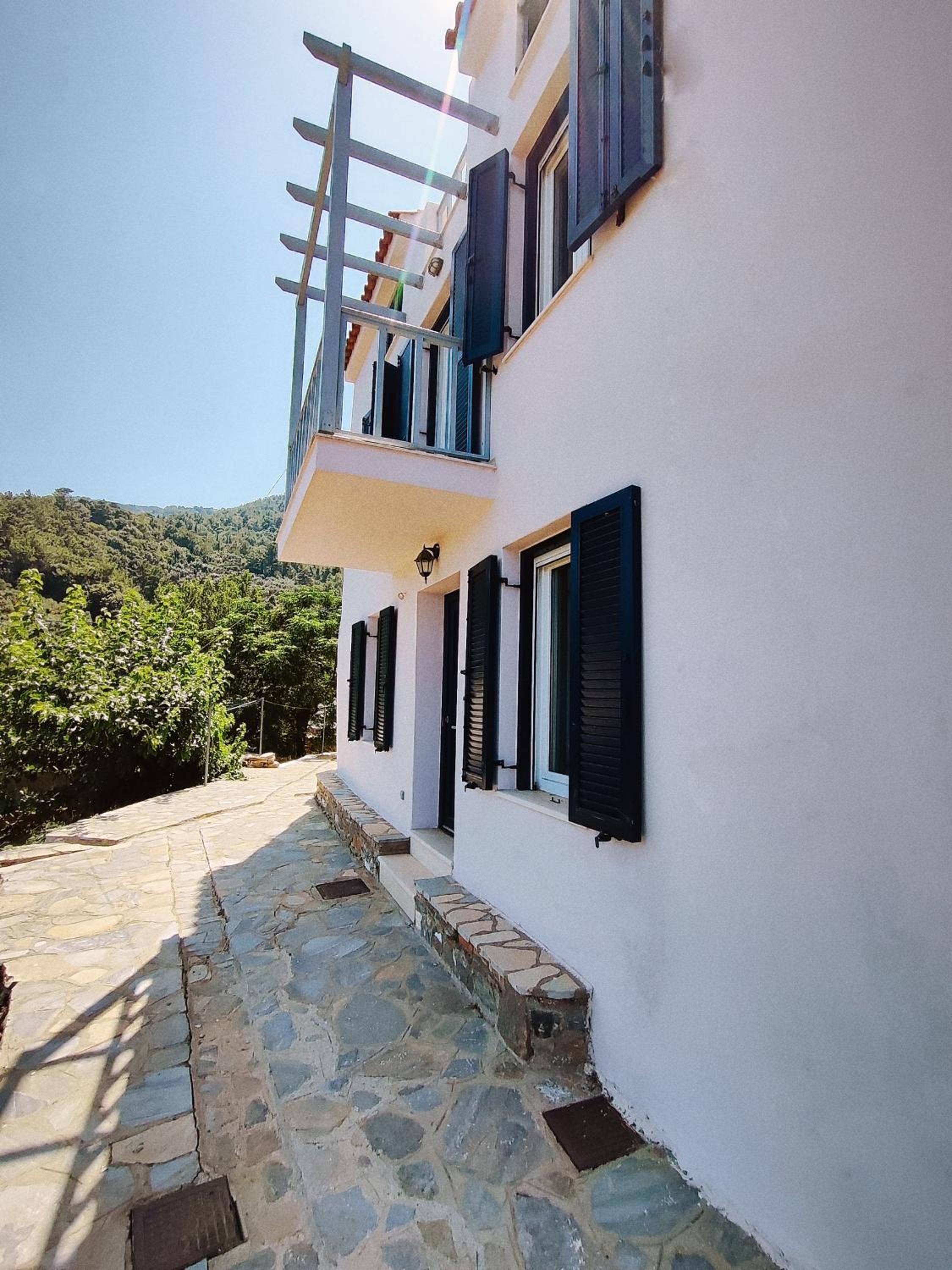 La Petite Maison view 2