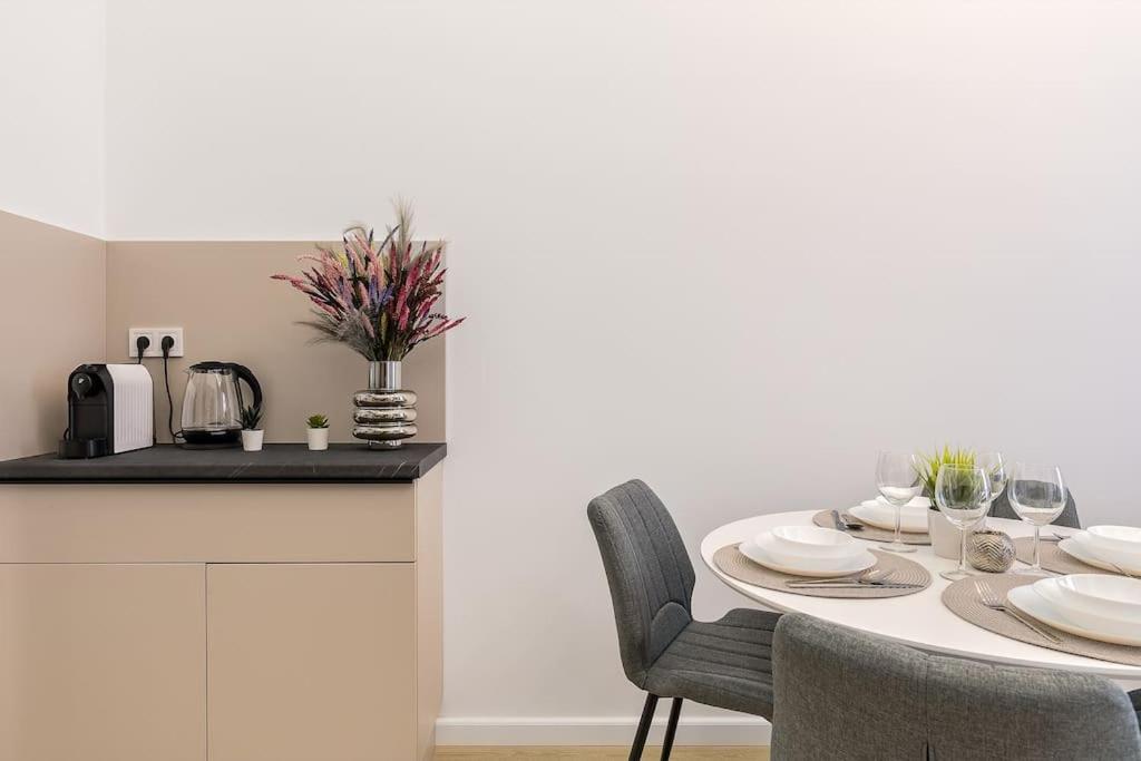 Deluxe Central Budapest Retreat - Free Parking