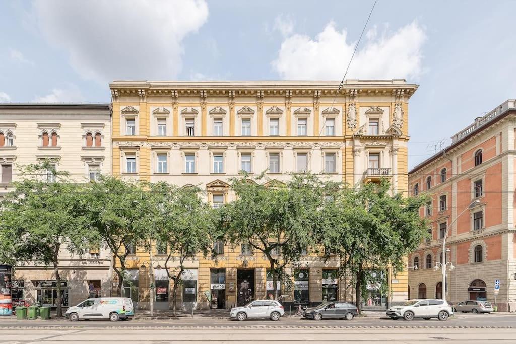 Deluxe Central Budapest Retreat - Free Parking