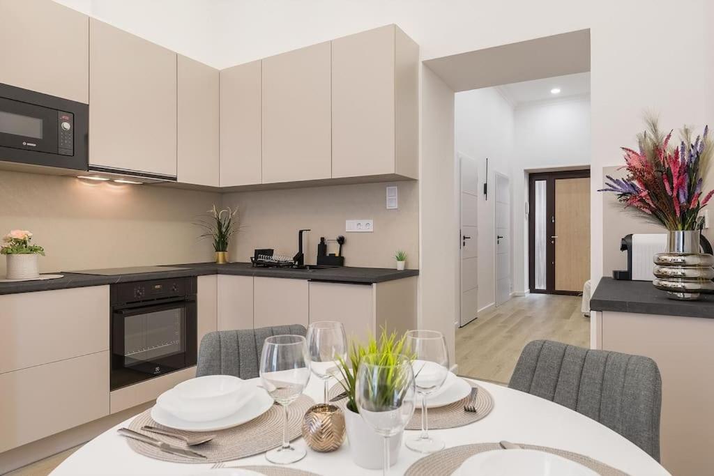 Deluxe Central Budapest Retreat - Free Parking