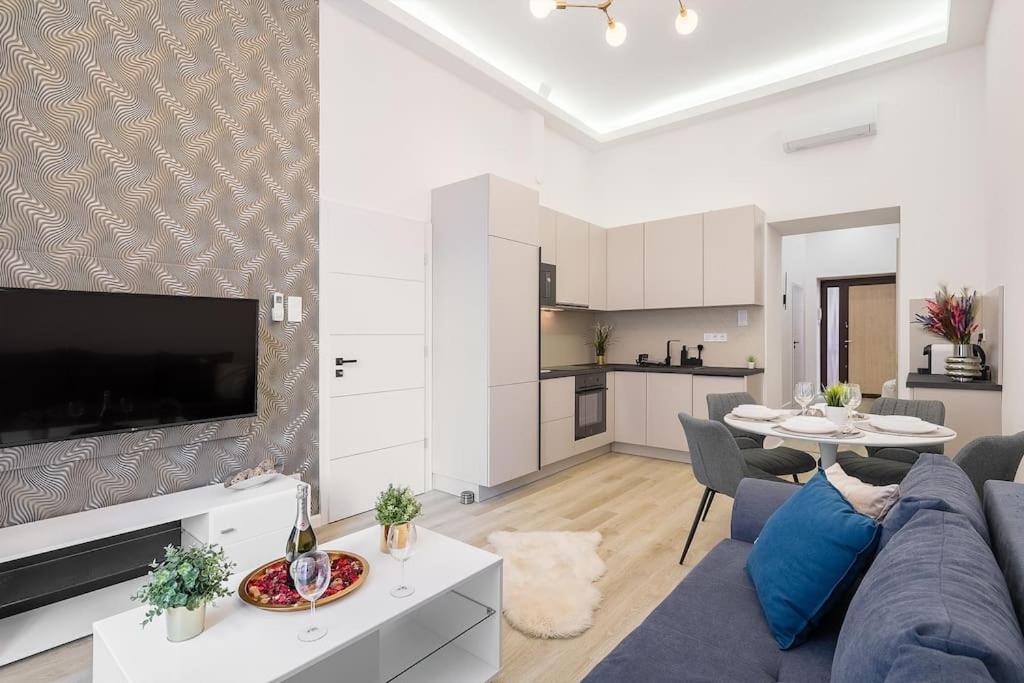 Deluxe Central Budapest Retreat - Free Parking