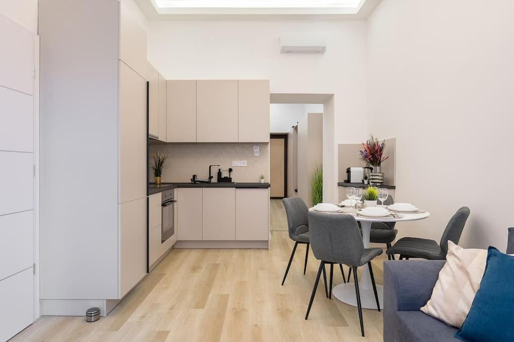 Deluxe Central Budapest Retreat - Free Parking