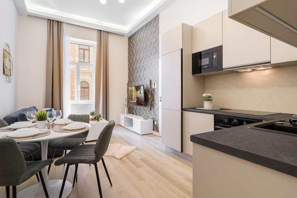 Deluxe Central Budapest Retreat - Free Parking