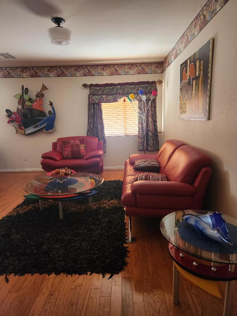 home suite in perfect location view 4