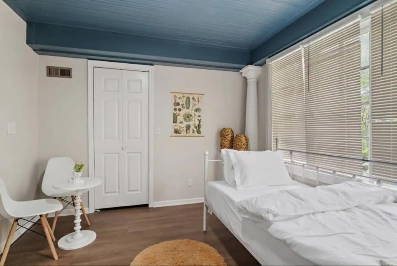Historic Charming 2Story 10BR House - Sleep 20